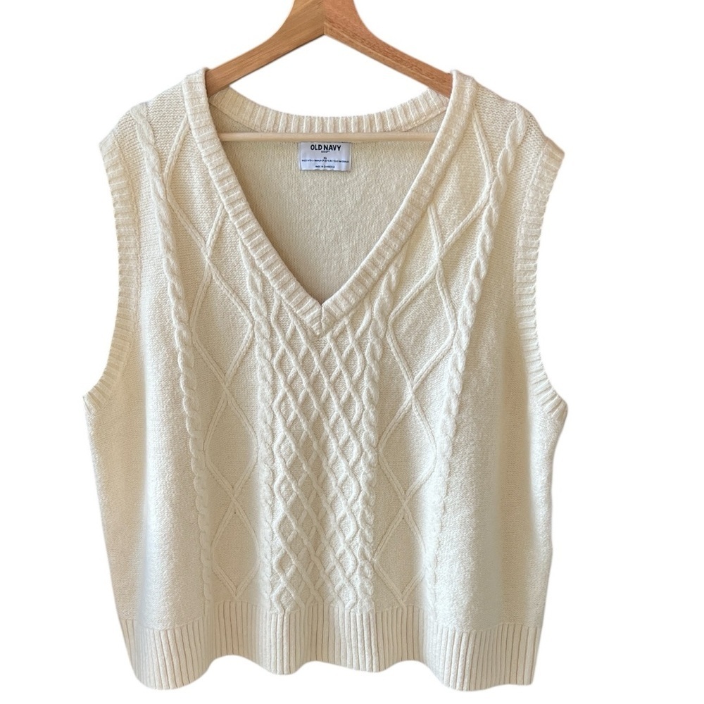 Old Navy New w Tag XL Cream Chunky Cable Knit Vest
